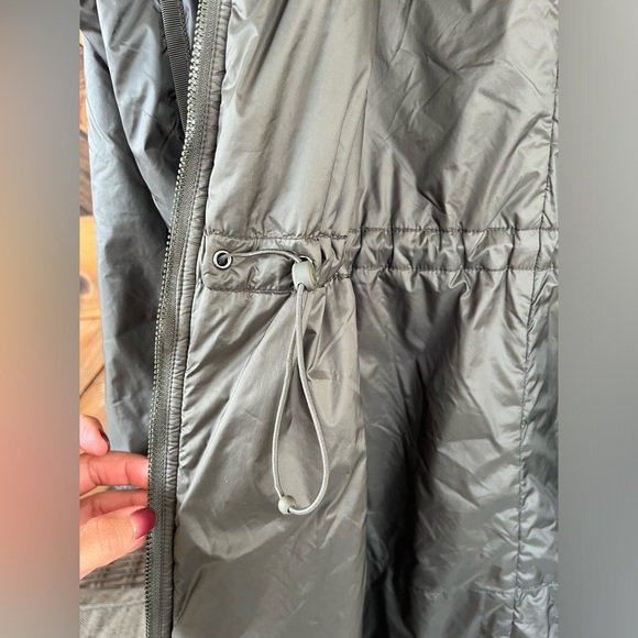 Athleta SUMMIT PIRMALOFT SHELL DARK OLIVE GREEN Size Small Jacket - Picture 10 of 13